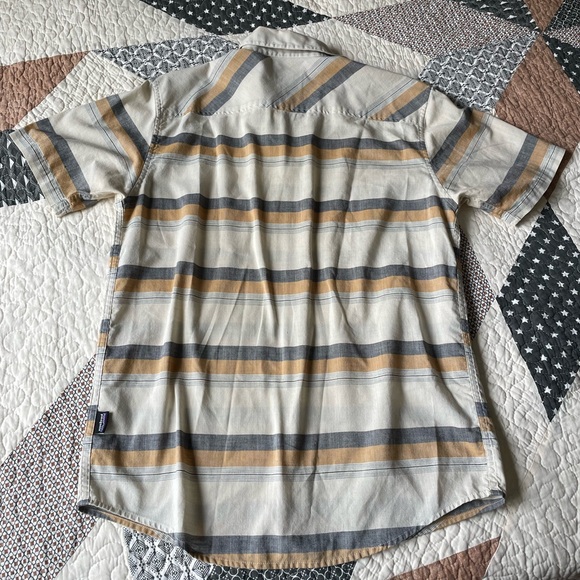 Patagonia short sleeve button down - Picture 5 of 5
